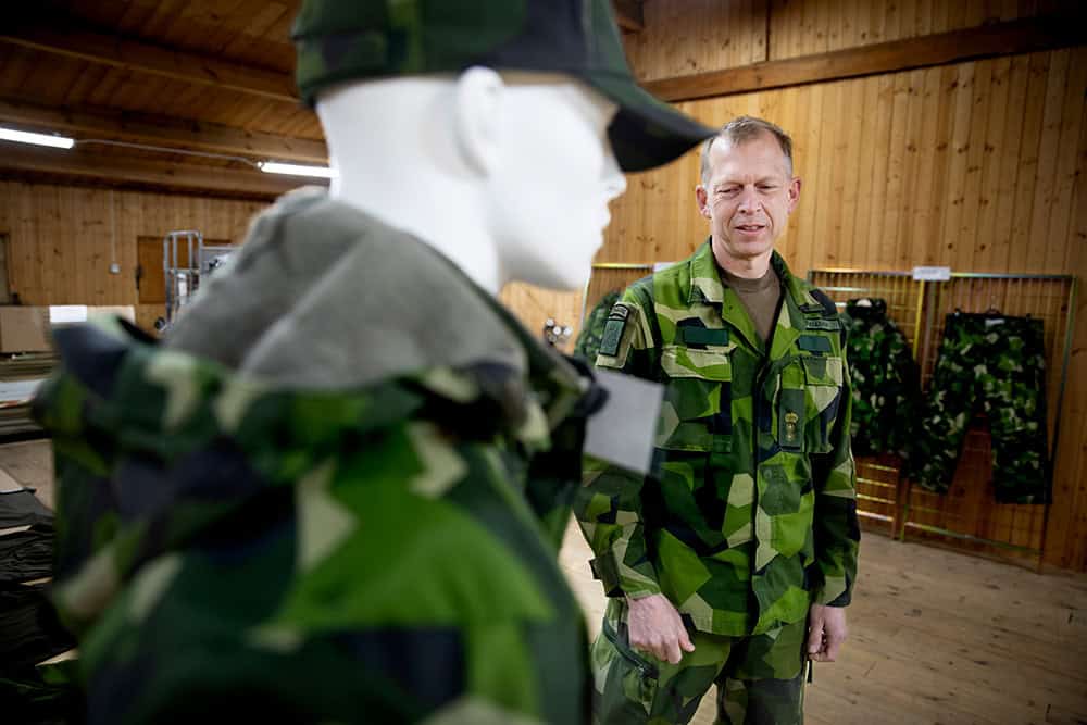 Kenneth Felldén visar upp nya MSU 24