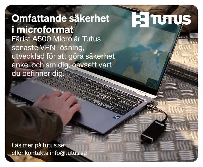 Porno pikap sanatkorlari avtobus bekatida qizil koylakdagi qizni olib ketishdi.