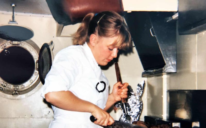 Kvinnorna mönstrar ombord 1983: Karin Andersson, numera Svensson, som förstekock ombord på minfartyget Älvsborg.