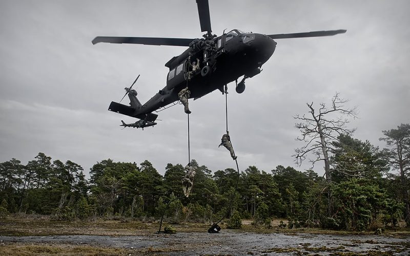 Försvarsmakten föreslår att 
helikopter 14-systemet avskaffas och ersätts av Black Hawk. Foto: Jimmy Croona/Försvarsmaktenv