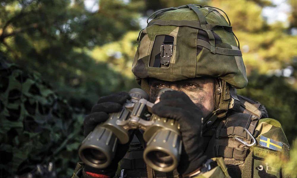 Soldat från P 18 under samövning med Hemvärnet på Gotland.
