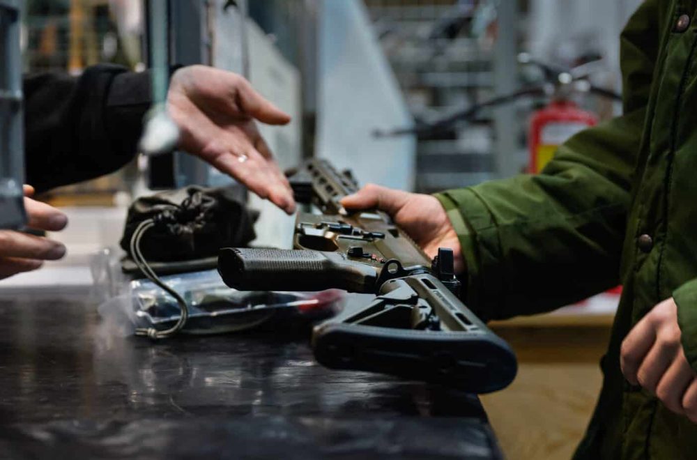 AK 24 Den 28 februari fick den nya automatkarbinen 24, AK 24, skjutförbud.