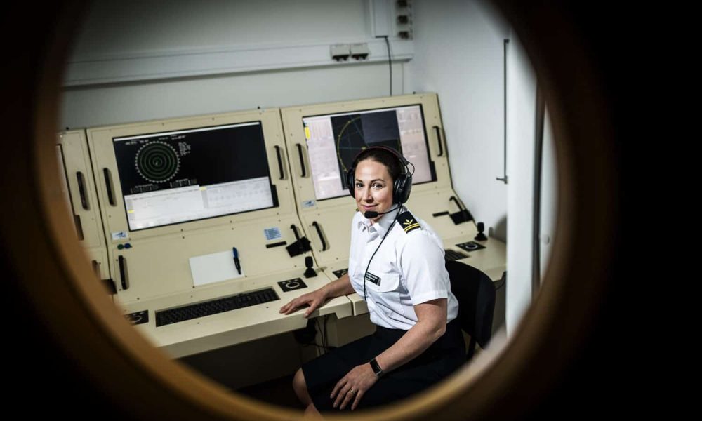 Eleanors teknikintresse har med åren vuxit. I dag arbetar hon som simulatorofficers och är länken mellan teknikerna och lärarna på Sjöstridsskolan.