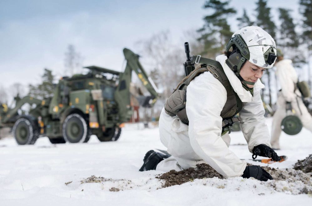 Kronprisessan Victoria 3 Kronprinsessan Victoria övar på Livgardet under sin Officersutbildning