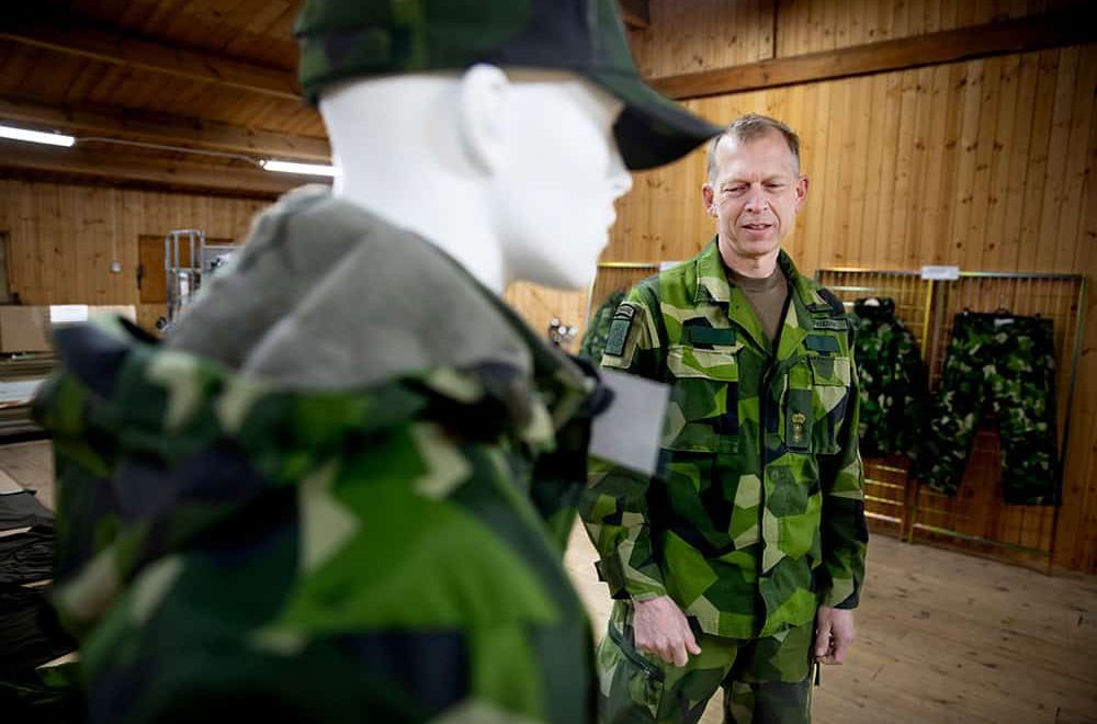 Kenneth Felldén visar upp nya MSU 24