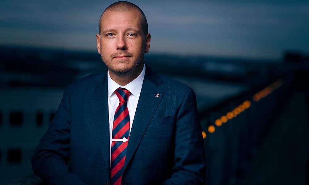 Stefan går från facklig förtroendeman på heltid vid Livgardet till förbundsordförande för Officersförbundet.