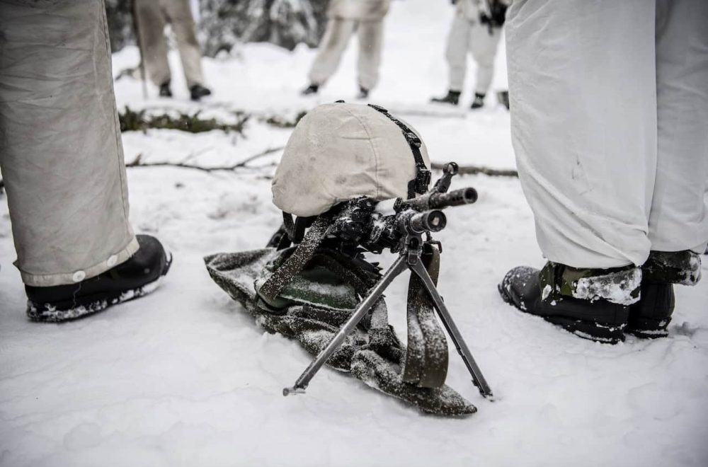 Jägarregementet K 4 Norrlands dragonregemente, Jägarregementet K 4, har återuppstått i Arvidsjaur. Ett av Sveriges främsta elitförband ska fyrdubbla sin slagstyrka de närmaste åren. Bilden: Jägarna genomför den här dagen samma övningsupplägg om och om igen. Övningarna börjar i dagsljus, och avslutas i nattens mörker.
Foto: Andreas Bardell
2021-10-21
(c) BARDELL ANDREAS / Aftonbladet / TT
* * * EXPRESSEN OUT * * *
AFTONBLADET / 2916